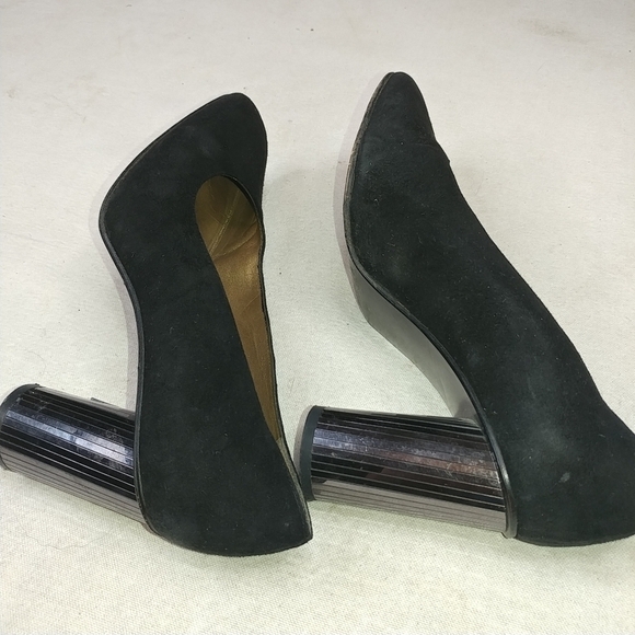 Women’s Stuart Weitzman Black Suede Mirrored Cylin - Picture 5 of 7